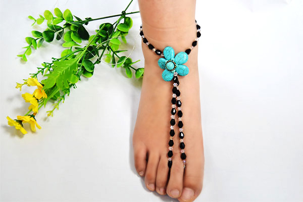 the final look of the beaded anklet