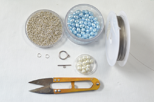 Materials and tools needed in the beaded bracelet pattern: