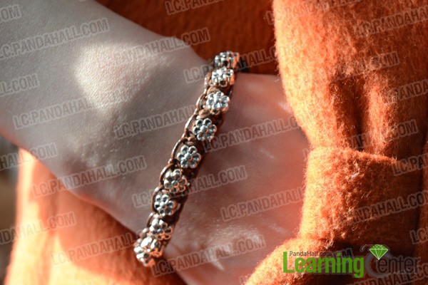 Finally the beaded macramé bracelet looks like this: