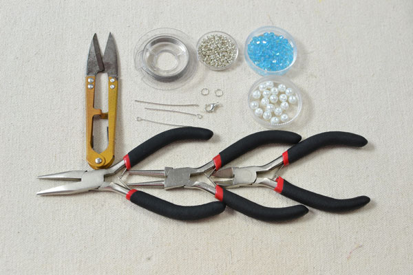 materials and tools needed in DIY the blue bead ball bracelet