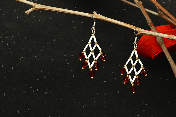 This is the final look of this pair of simple diy earrings.