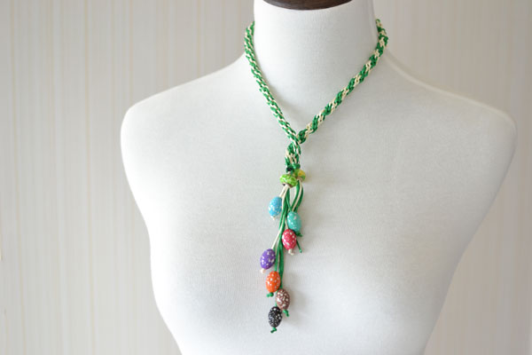  The final look of the bright colored friendship necklace: