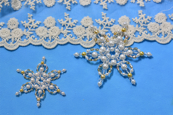 final look of the pearl beaded snowflake ornament