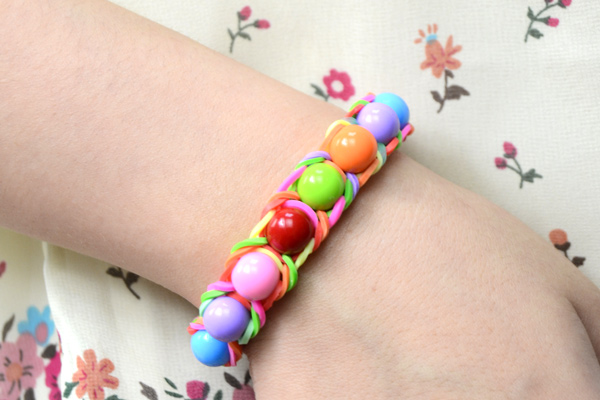  make rubber band bracelet with beads