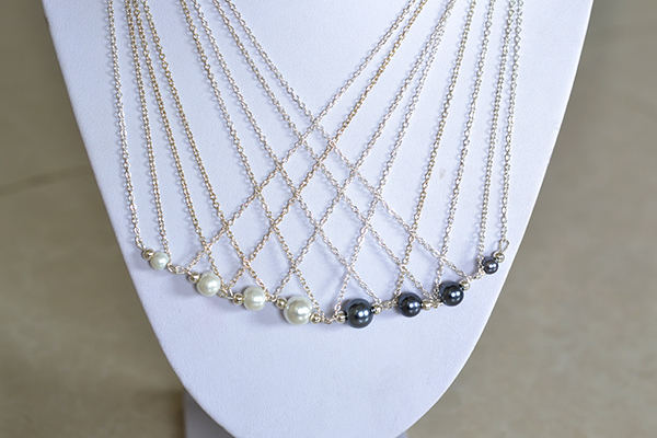 This stylish and charming chain and pearl necklace is finished! Do you think it beautiful?