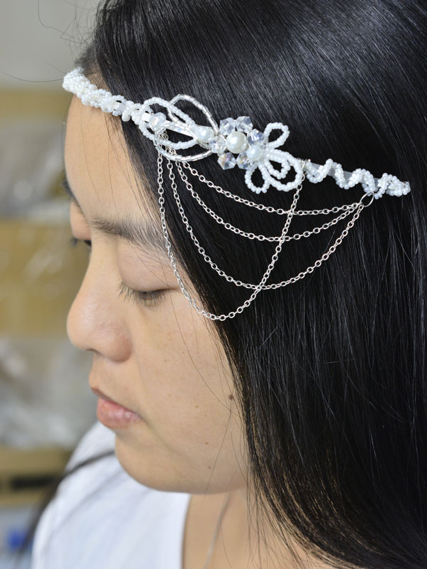 You can see the final white pearl wedding headband: