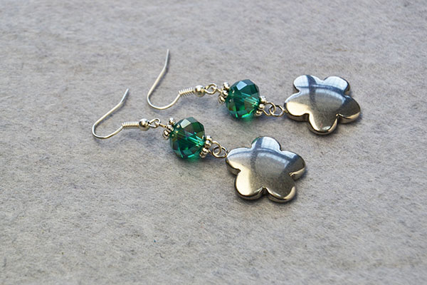 Then this pair of this Tibetan flower dangle earrings has been finished: