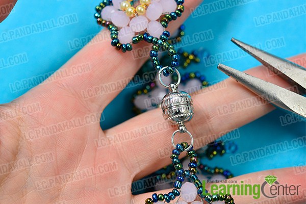  make the rest part of the rose flower glass bead bracelet