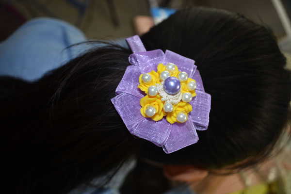 final look of the colorful flower hairclip