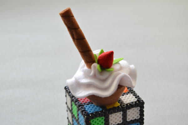 final look of the felt strawberry ice cream craft