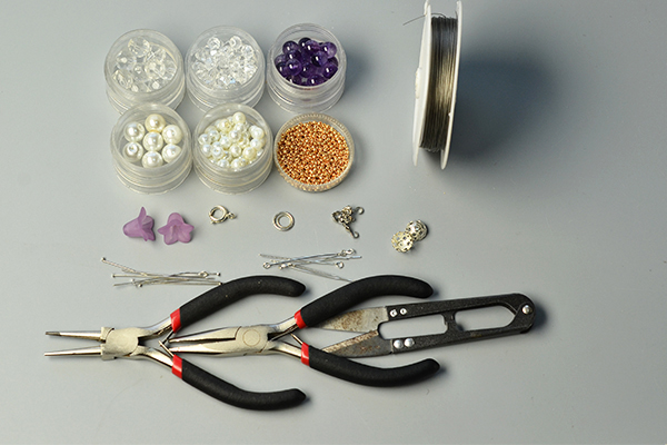 Supplies needed to make this flower bead necklace: