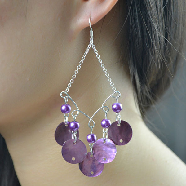the final look of shell chandelier earrings