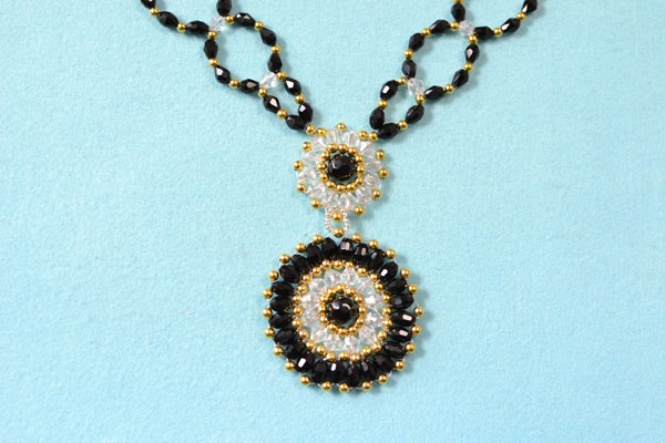 After all these steps, your beaded pendent necklace will be like this: