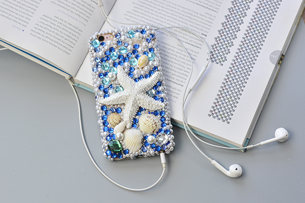 Time for the final look of my bling rhinestone and sea shell phone case!