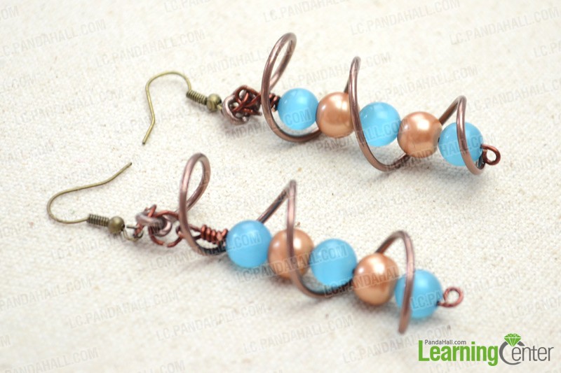 The final look of spiral wire wrapped earrings