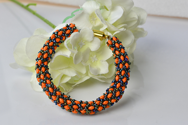 final look of the orange 2-hole seed bead column bracelet