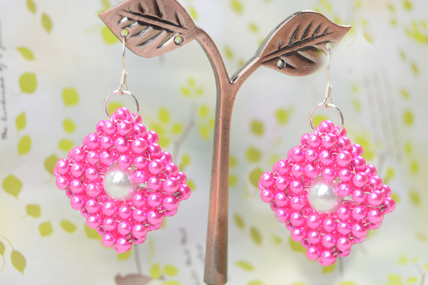The final look of 3d pink pearl rhombus earrings