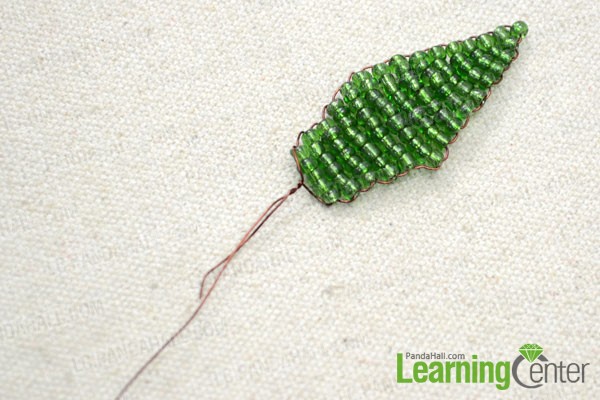 Make the leaf with 3mm green seed beads