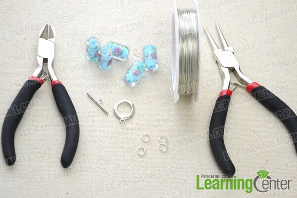 materials you’ll need in this lampwork bead bracelet 