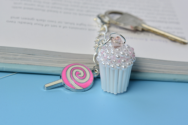 final look of the bead cupcake keychain or phone hanging ornament