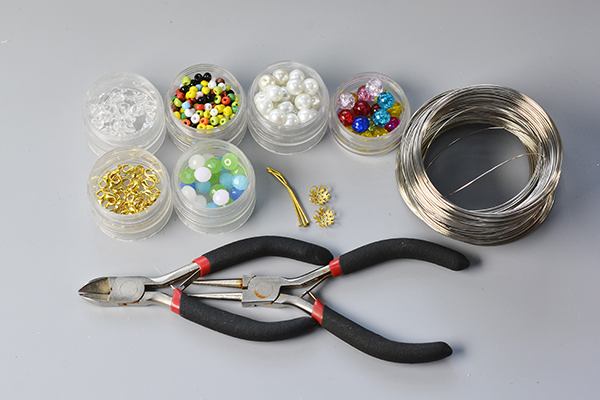 materials and tools needed in DIY the multiple seed bead bracelets