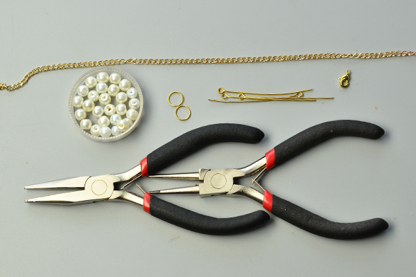 Supplies you’ll need in making the golden chain bracelet