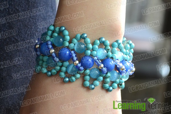 The final beaded bracelet looks like this: