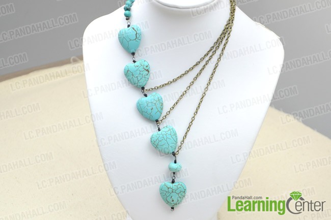 The final look of beaded chain necklace