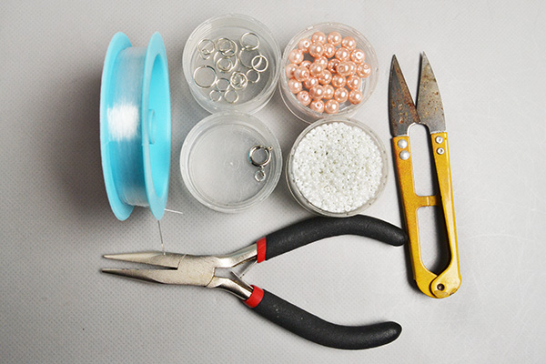 Materials and tools you’ll need in making the fresh pearl bracelet