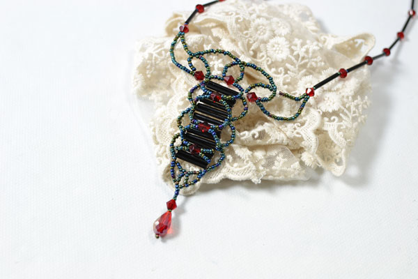 final look of the vintage seed bead flower necklace