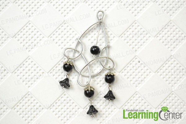 the final look of wire teardrop chandelier earrings