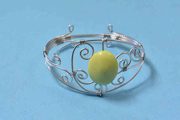 Here is showing you the final look of this wire wrapped bangle bracelet!
