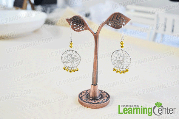 final look of the DIY wire wrapped earrings