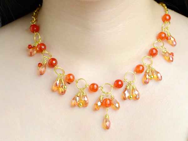  an Orange Bead Cluster Necklace with Golden Chain