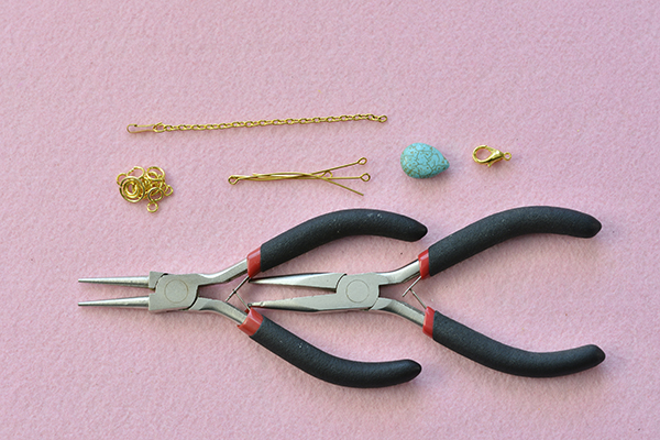Tools and materials needed to make this golden leg chain:
