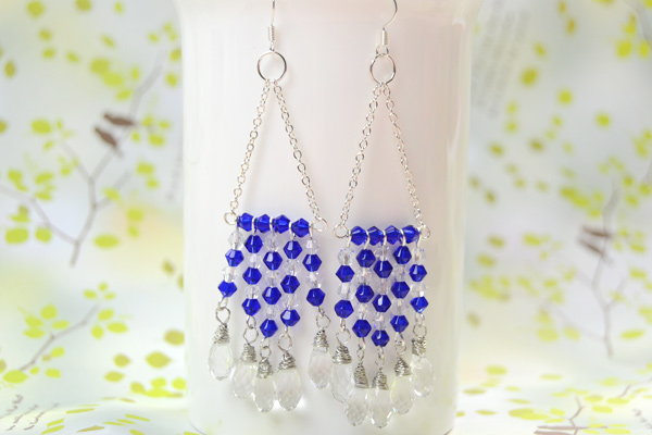 The final look of fringe blue crystal earrings: