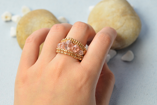 The final look of the simple beaded ring