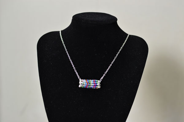 final look of the multi-colored seed beaded pendant necklace