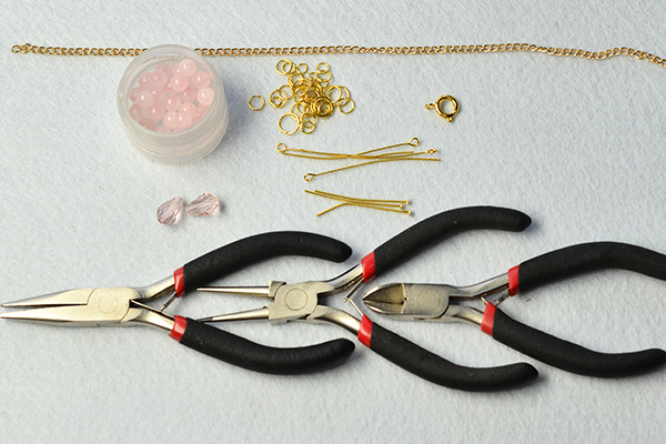Supplies you’ll need in making this golden chain necklace