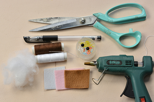 Supplies in making the lovely felt ice cream craft at home: