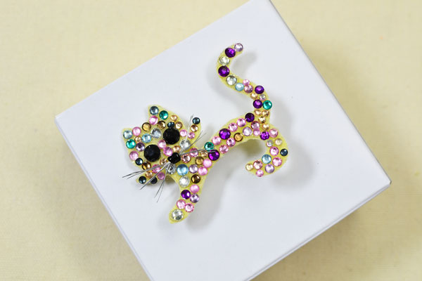 How to Make a Lovely Acrylic Rhinestone Cat Brooch Gift for Your Children 