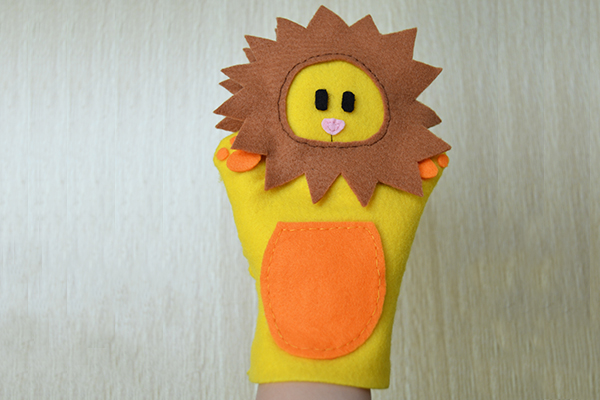final look of the yellow homemade felt toy glove