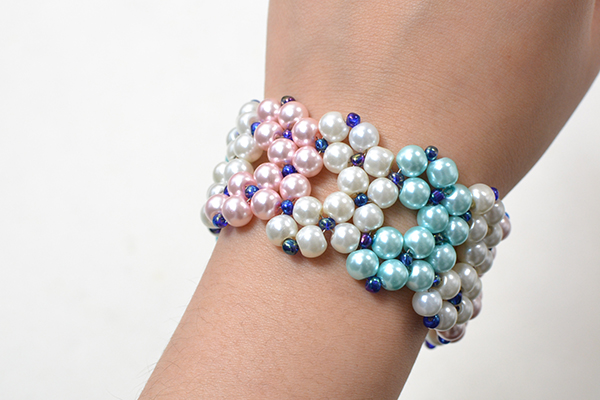 Here comes the final look of my pearl bead stitch wide bracelet: