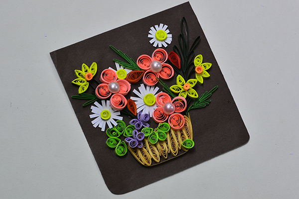 Tada!! This beautiful quilling paper blooming flower basket is finished!