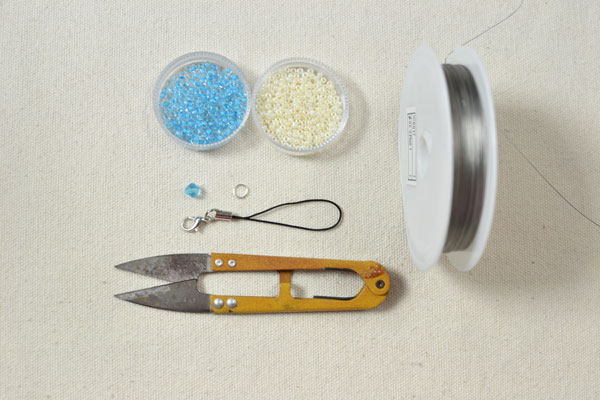 materials needed in DIY the blue cupcake bead keychain