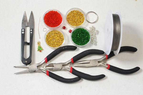 Supplies in making the seed bead snowflake key chain for Christmas: