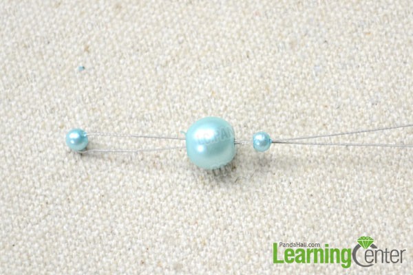 String the starting 8mm pearl bead