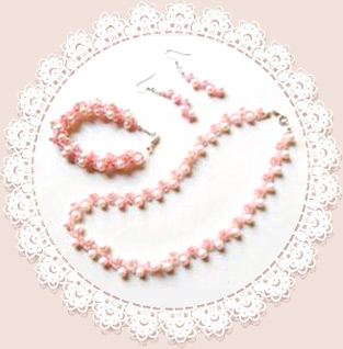 How to Make a Beaded Spiral Pearl Necklace, Bracelet, & Earring Set
